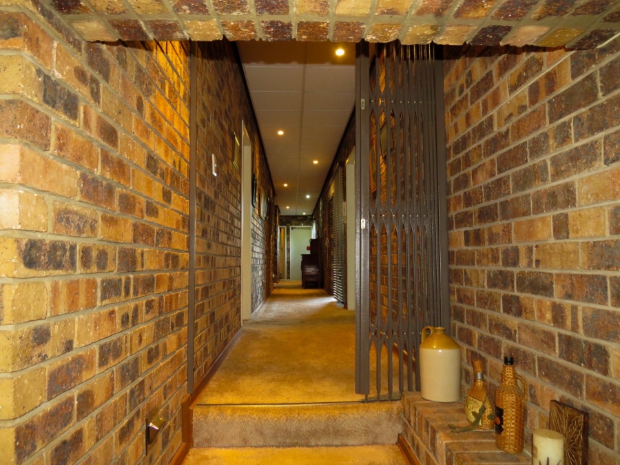 4 Bedroom Property for Sale in Heuwelsig Free State